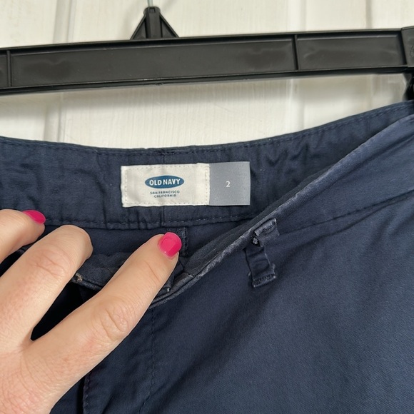 Old Navy Navy Shorts size 2 - Picture 2 of 2